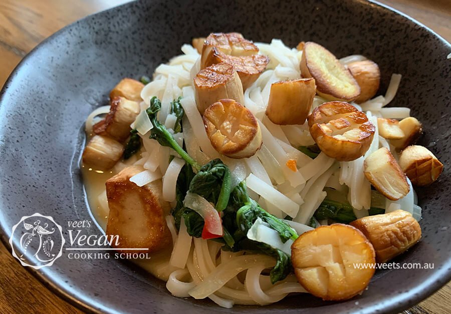 sage miso noodles with mushrooms and spinach